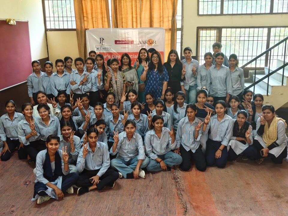Participants of AAKAAR's Mother's Day workshop on postpartum care and maternal health