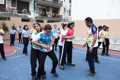 Self-defense instructors and organisers with participants